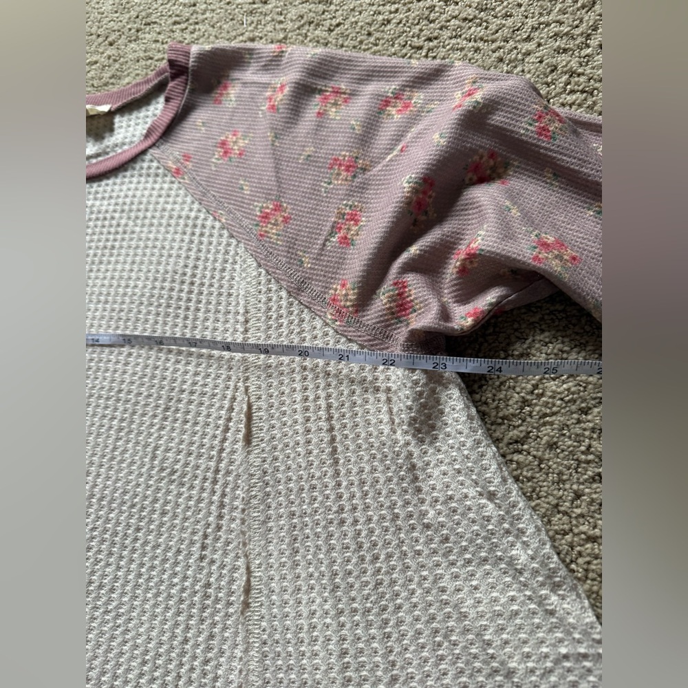 Hem & Thread Textured Knit Top in Mauve and White - Picture 5 of 5